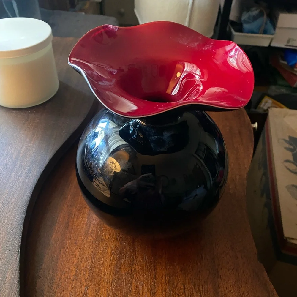 Bulbous hand blown Art Glass, Black with Red Wave Vase